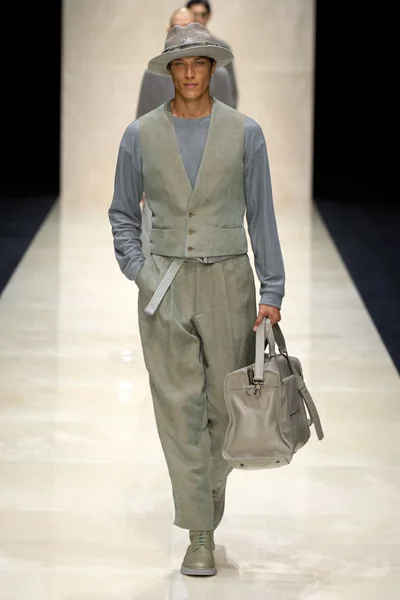 Look 3
